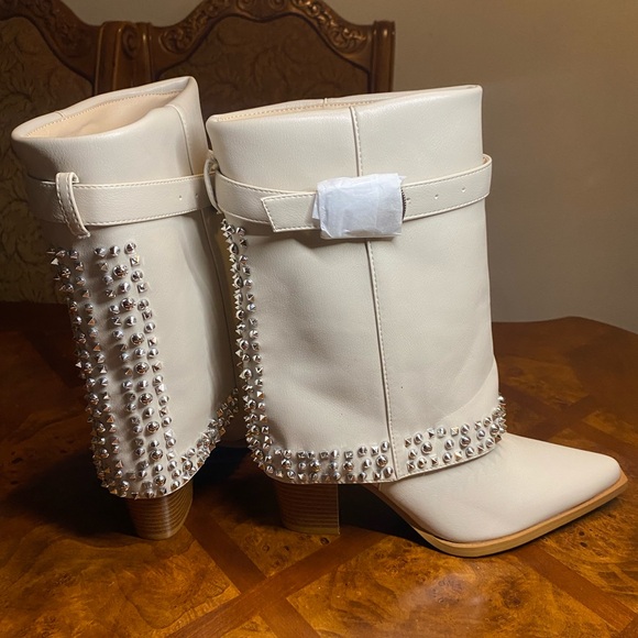 Elegant Cream Ankle Boots with Rhinestone Detailing - Picture 12 of 12